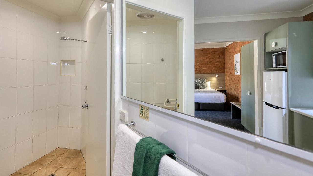 Hamilton Henry Parkes Motor Inn Экстерьер фото